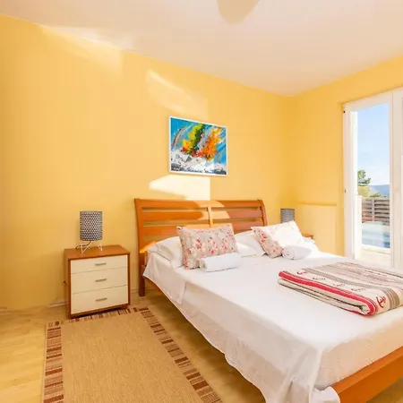 Ivan I Ian ヴィラ