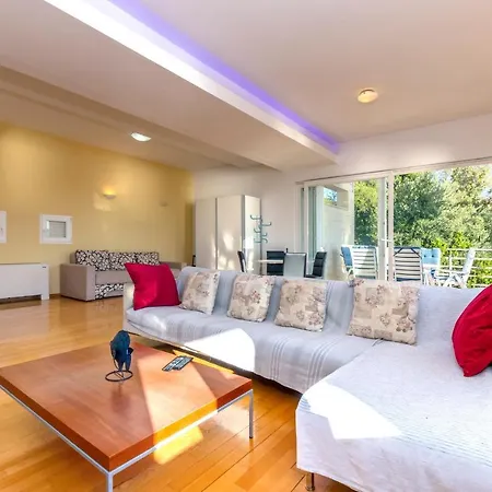 Ivan I Ian ヴィラ