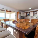 Villa Ivan I Ian *