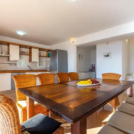 Ivan I Ian Villa Stanici